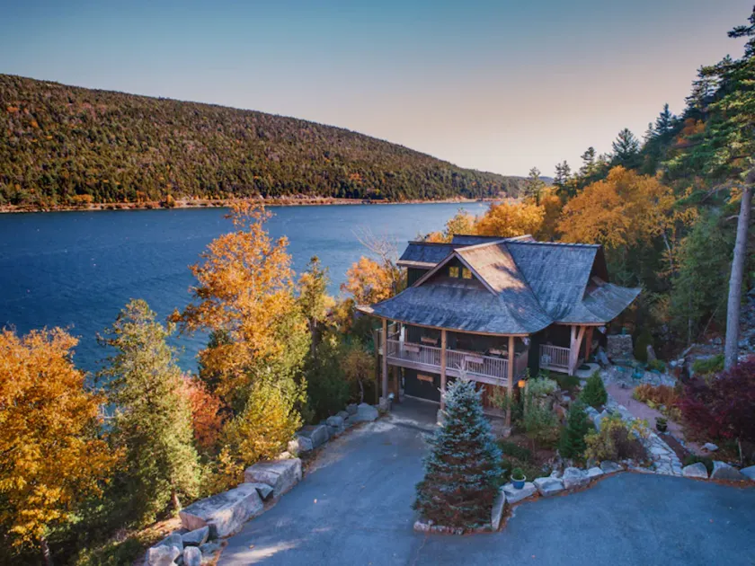 Acadia Lodge: Atemberaubende Custom Shorefront auf Somes Sound w / Kayaks, Dock, Liegeplätze - Image 1