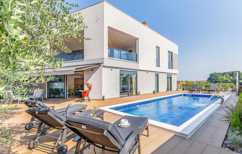 Gorgeous home in Porec - Image 1