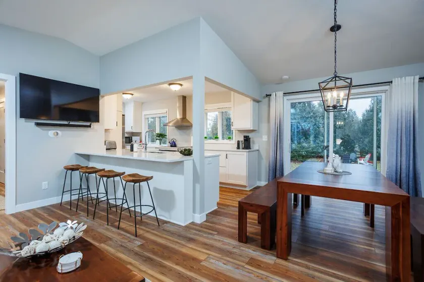 Newly Renovated, Downtown Baileys Harbor-walking distance to marina! - Image 1