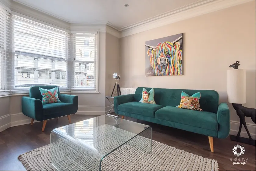 Stunning town centre ground floor garden apartment - Image 1