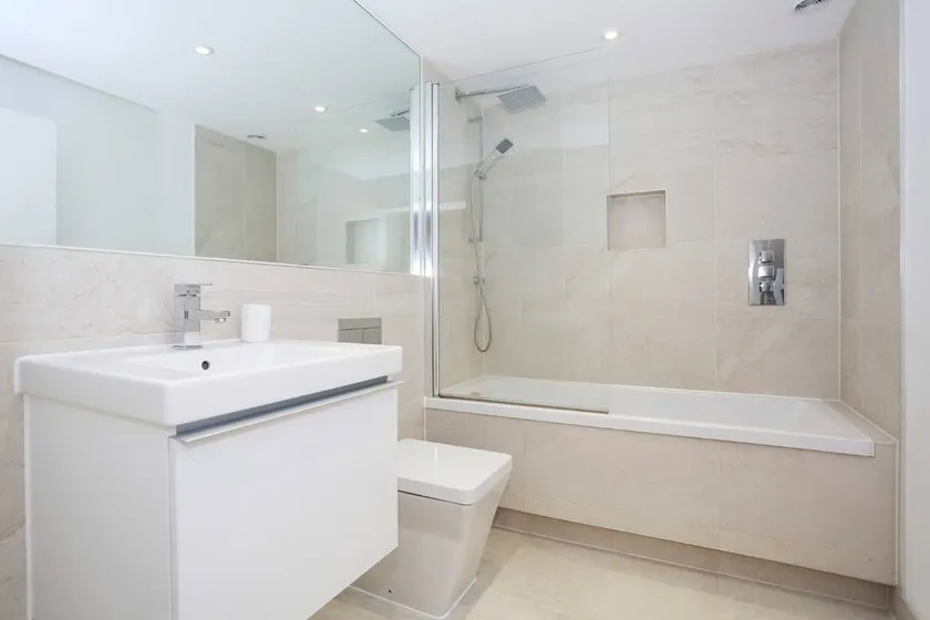 ALTIDO Vibrant 2 Bedroom Apartment in City Centre - Image 1