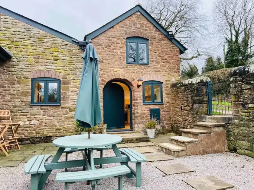 Stylish & Rural - 3 Bedroom Country Cottage - Image 1