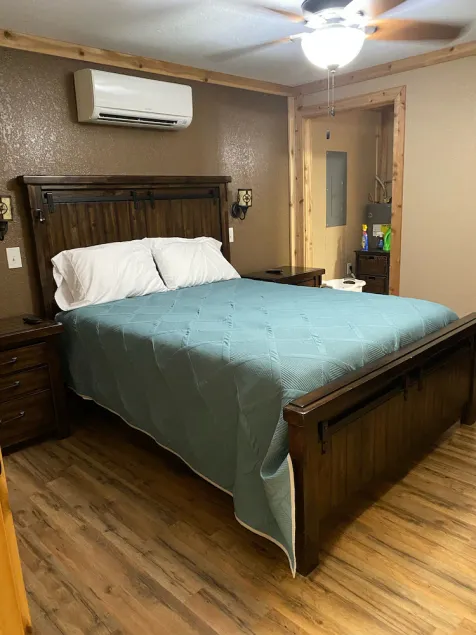 Cozy one bedroom cabin with lake view-South Toledo Bend - Image 1