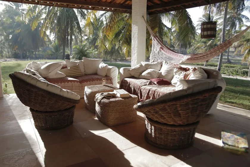 Elegant design house with swimming pool. Special offer prices. Suitable for pets - Image 1