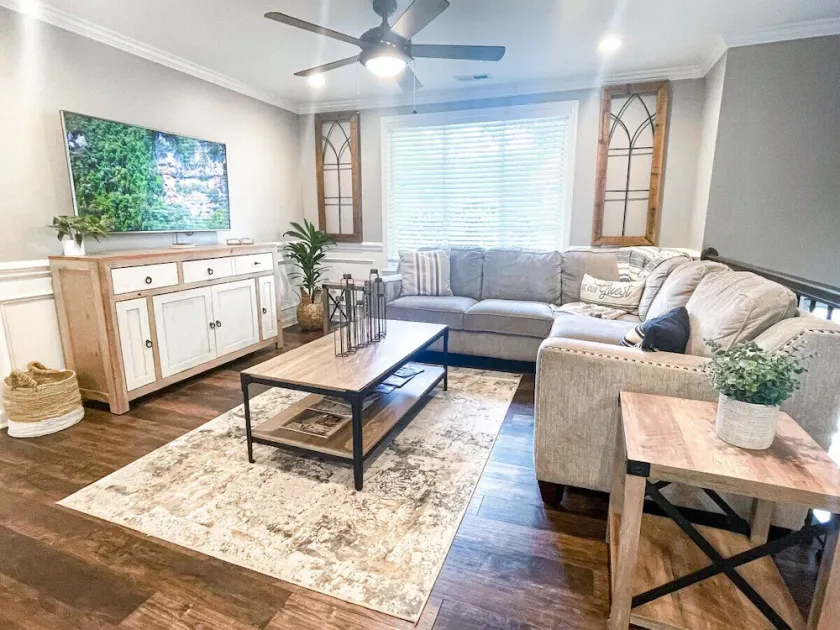 Parfait Tranquil Charlotte Getaway Home - Image 1