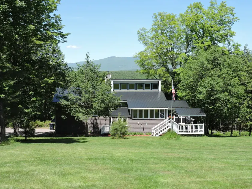 Rolling Lawns Gorgeous Views plus Private Beach Access - Image 1
