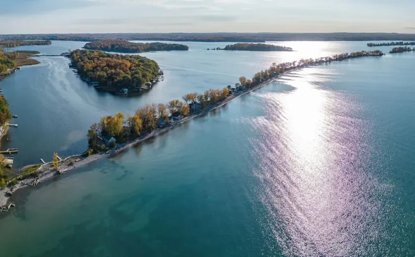 Where the Road Ends, Adventure Begins-Sunset Views&Kayaks at a Boat-Only Hideout - Image 1