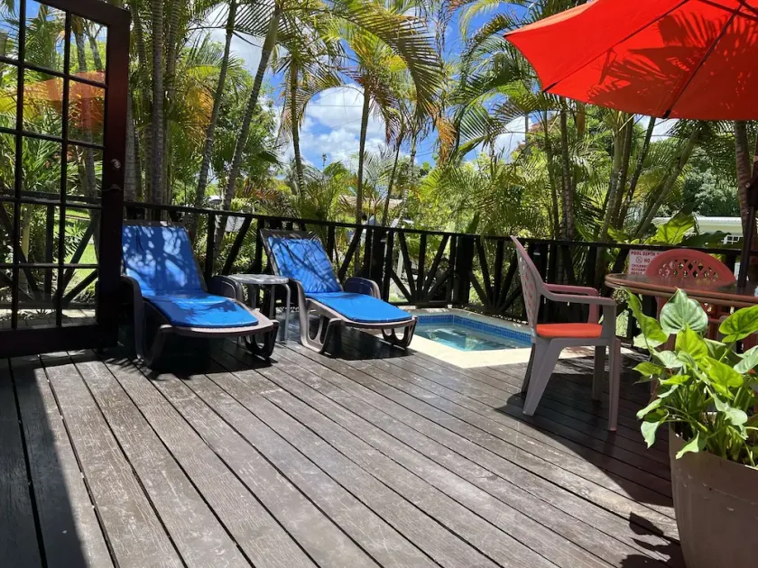 10 min walk to calm water beach! Private plunge pool on deck, Sunset Crest. - Image 1