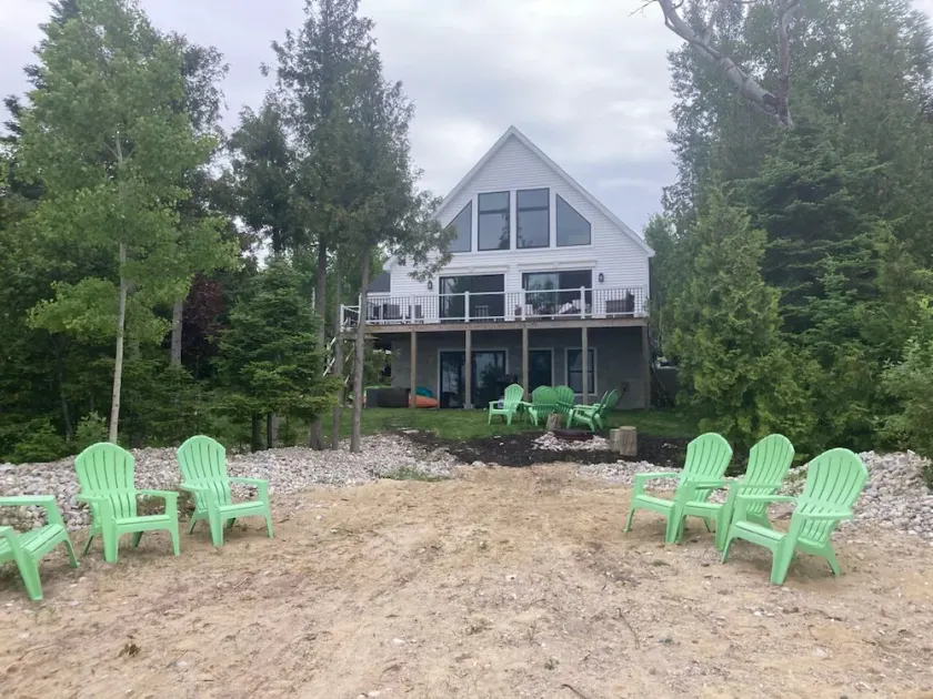 New, Little Traverse Bay water front, bike ride to Bay Harbor Resort  - Image 1