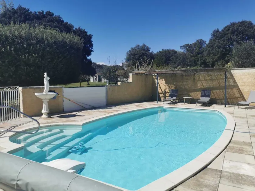 Gîte with park and swimming pool - Image 1