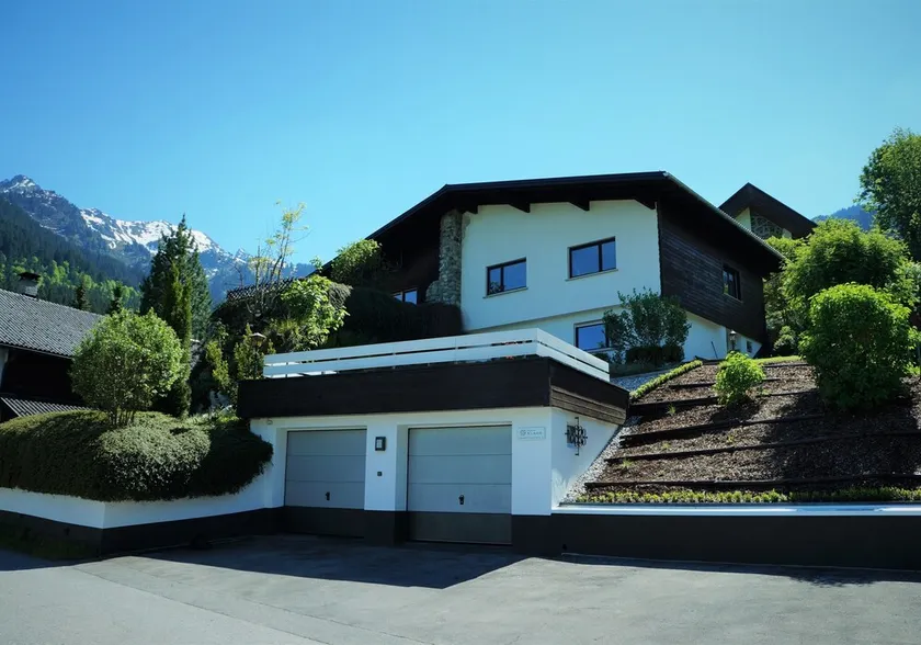 Modernes Haus mit einmaligem Blick und 500m zum Skigebiet Golm - Image 1