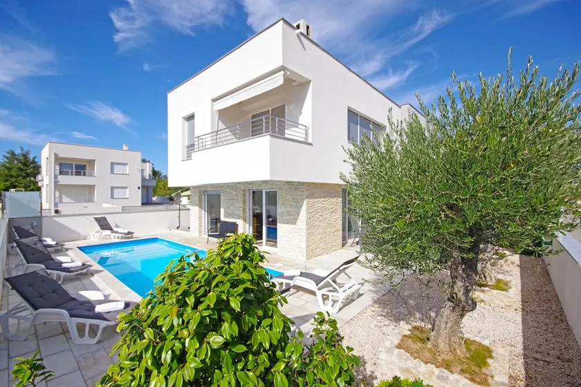 Apartment 46 sqm directly on the sea with heated salt pool and motor boat 115hp - Image 1