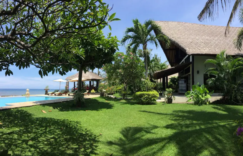 DENCARIK/LOVINA LUXURY VILLA WITH PRIVATE POOL DIRECTLY AT THE BEACH - Image 1