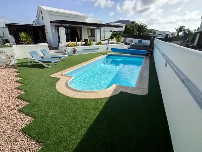 Luxurious 2 Bed Villa - Image 1
