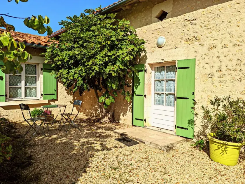 Charming stone cottage in Bellon with garden, fireplace and internet - Image 1