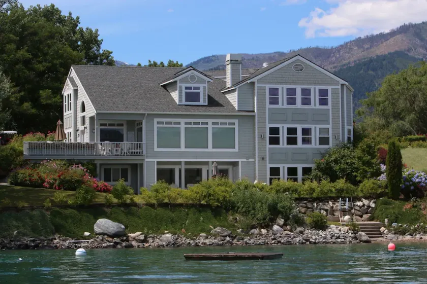 Wapato Point Waterfront 5BD Retreat - Image 1