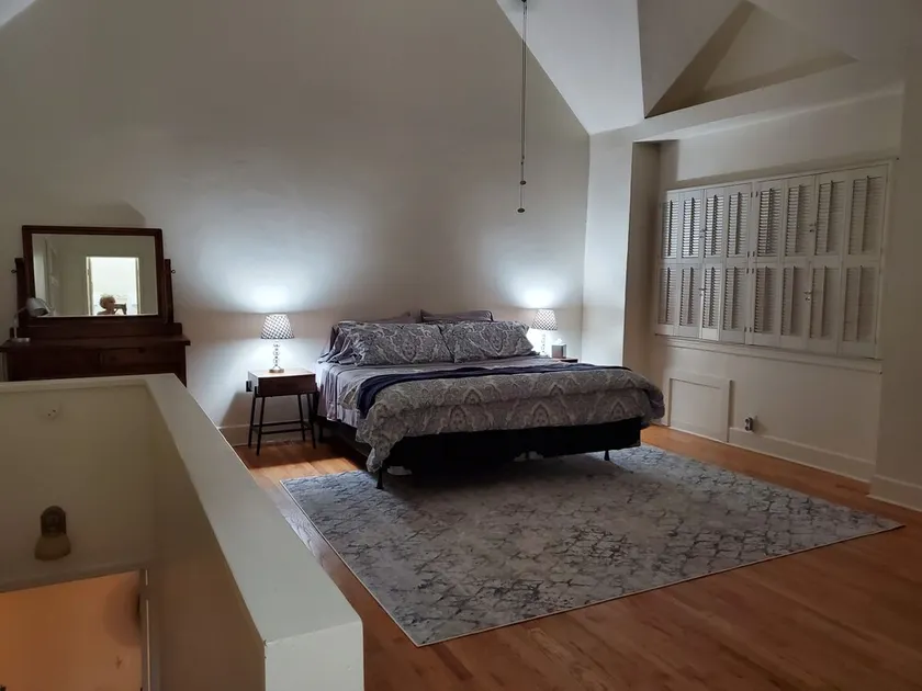 \"Viscaya\" Historic townhome near beaches and attractions in French Village, - Image 1