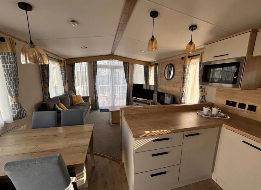 Hafan y Mor Park 3-Bed Caravan Sleeps 8 Pets Ok - Image 1