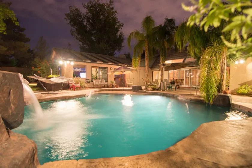 Custom Tropical Estate Minuten vom Las Vegas Strip entfernt - Image 1