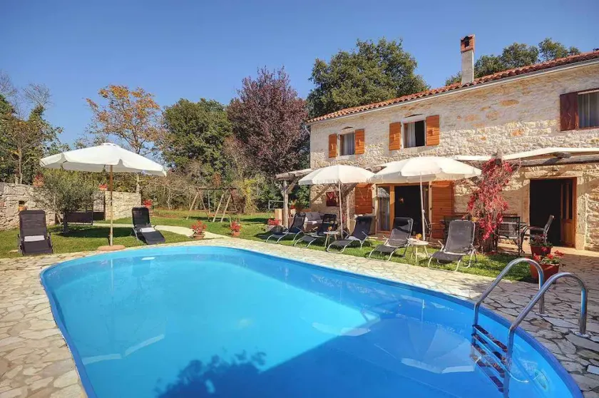 Villa with swimming pool and children's playground - Image 1