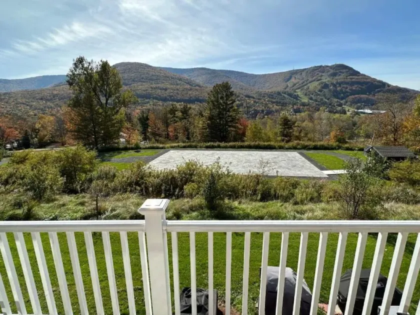 Luxury Hunter Mountain View Townhome -Pool-Fire pit-Walk to Scribner’s-Sleeps 10 - Image 1
