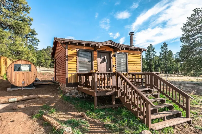 Minuscule cabine de sauna avec vue sur la montagne sur 1,5 hectares dans la forêt nationale de Coconino - Image 1