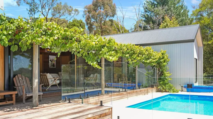 Hil & Jack='s Riverfront Cabin, Merrijig Mt Buller - Image 1