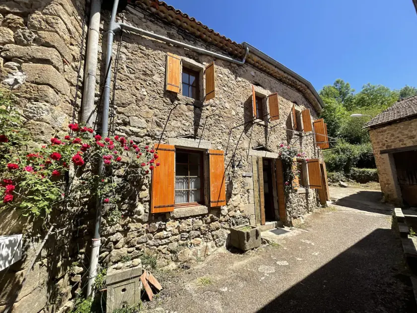 Stort historisk stenhus i Ardeche - Image 1