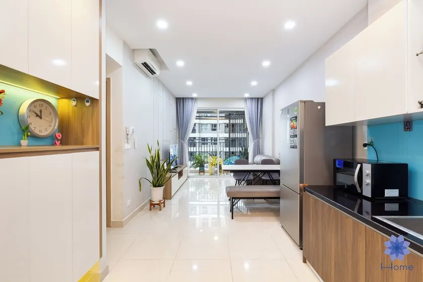 2Brs Apartment near Tan Son Nhat Airport, Free Gym & Pool - Image 1