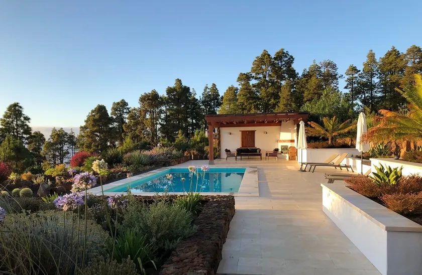 Magnifica proprietà con un sacco di fascino e comfort - piscina privata riscaldata - Image 1