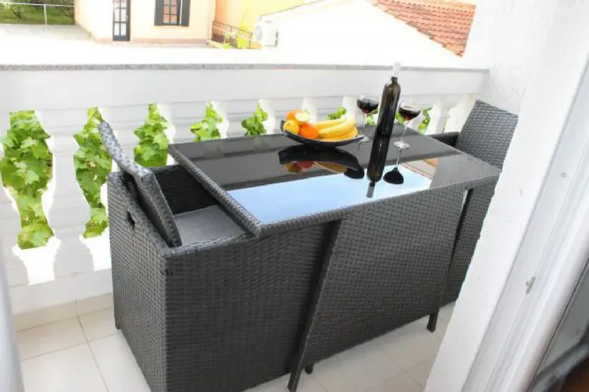Juričev Ap 2, 100 to the beach, sleeps 2+1, 1st floor, free WiFi, balcony - Image 1