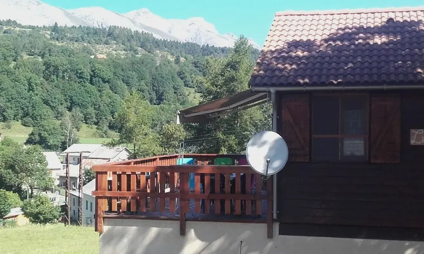 Mountain chalet nearby ski slopes and hiking trails - Image 1