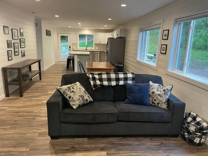 Hidden Hideway, fully furnished home perfect for family get aways! - Image 1