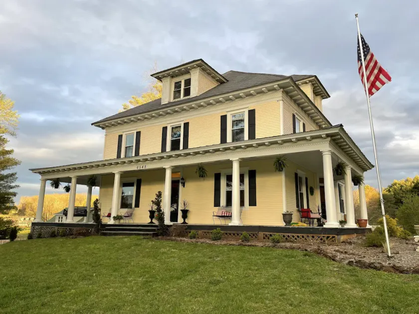 Charming Victorian Home Close to The Blue Ridge Parkway - Mile Marker 146 - Image 1