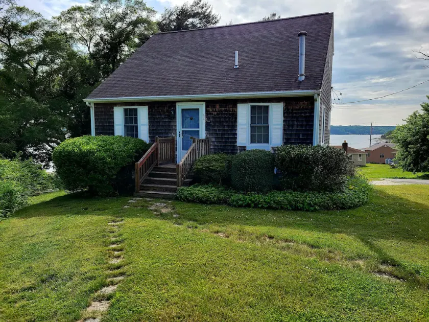 Beautiful 'Saltbox Cape Cod' with Water Views on 3 Levels - Image 1