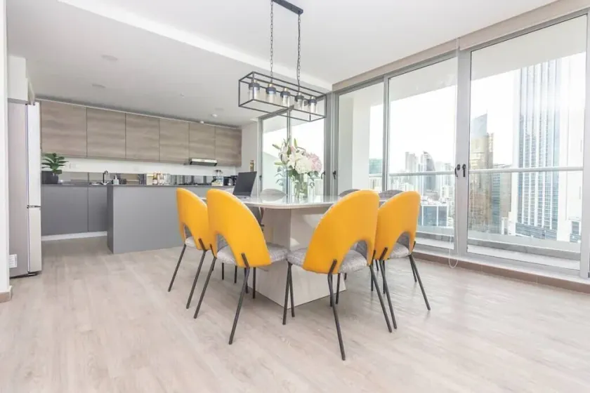 Luxury penthouse 3 BR apt free parking - Image 1