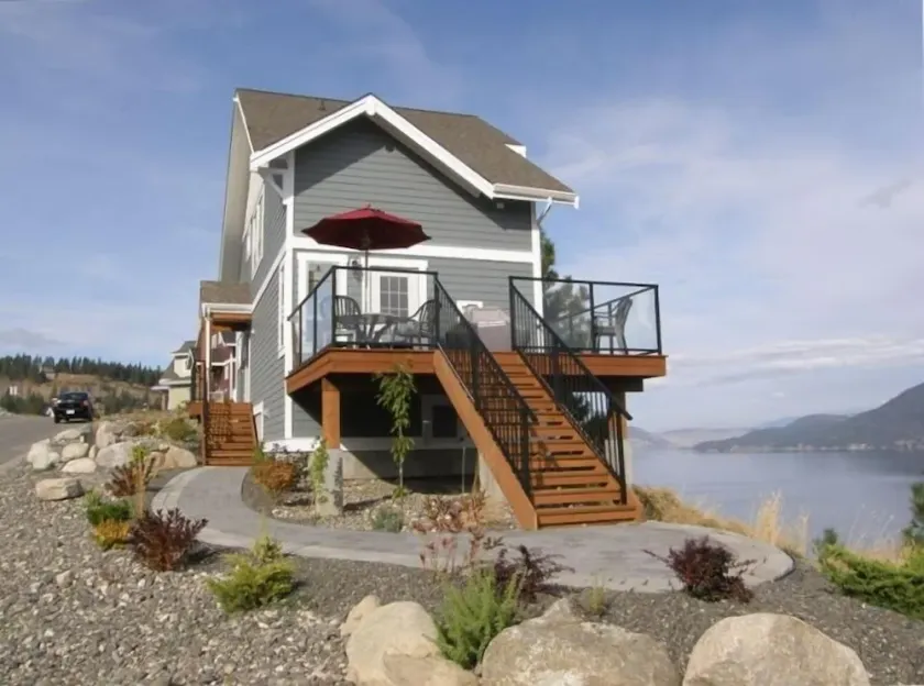 Peaceful Lake View Cottage, La Casa Resort, Okanagan Lake - Image 1