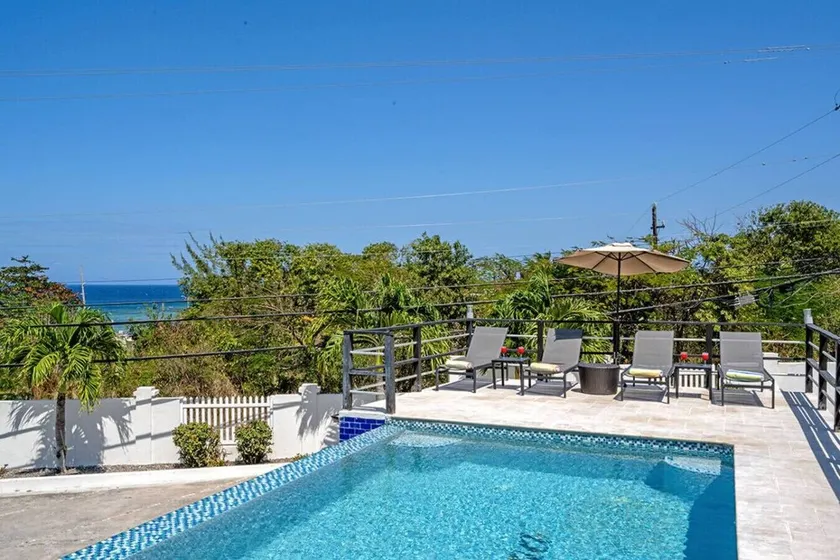 Hospitality Expert CB4: Pool, Beach & Chef - Image 1