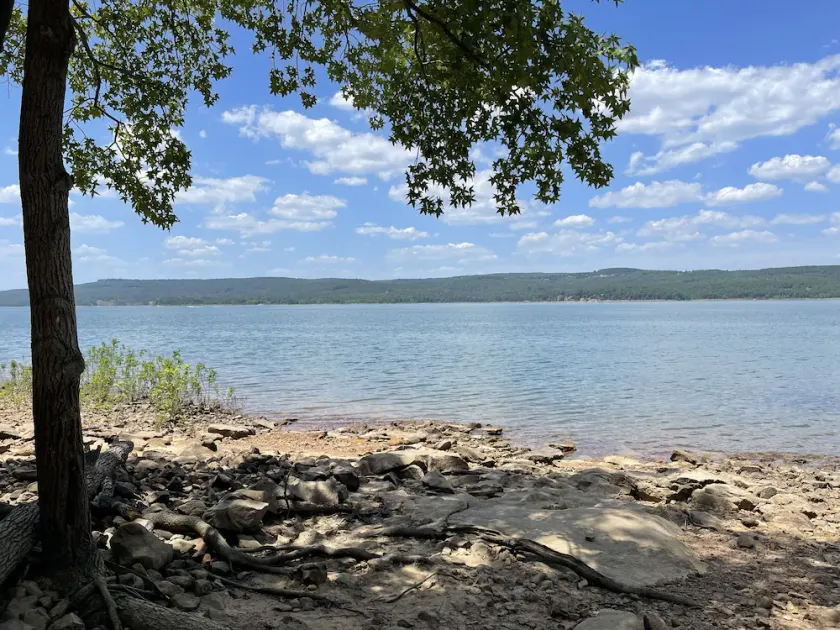 Perfect family sized lakefront home! Enjoy Greer’s Ferry lake from the backyard. - Image 1