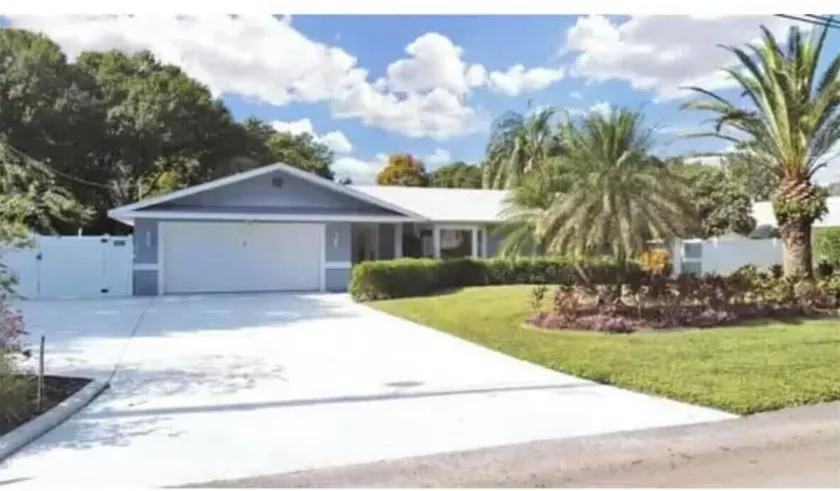 Private pool lake house with game room—just 4 minutes from LEGOLAND - Image 1