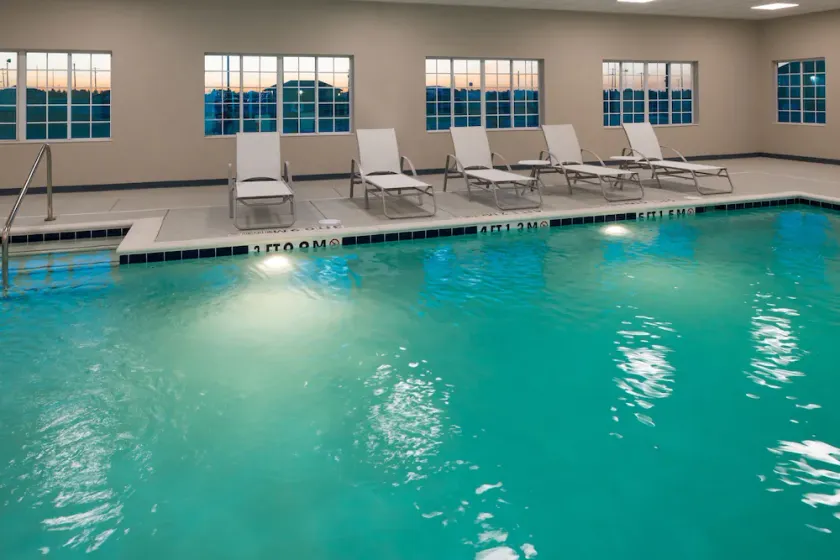 Free Breakfast. Pool. Gym. Close to Maxey Park Zoo! - Image 1