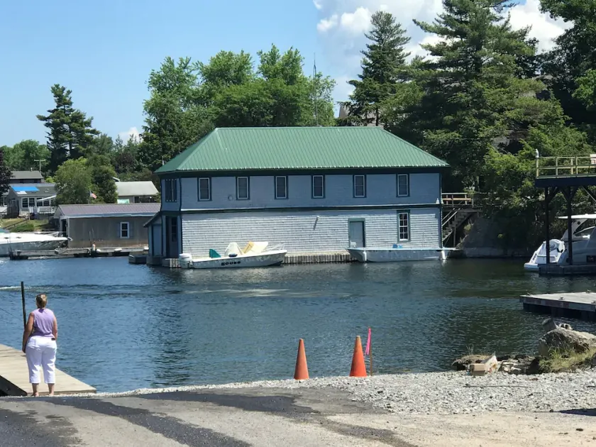 Sunny cottage built over the water on the St. Lawrence River - Image 1
