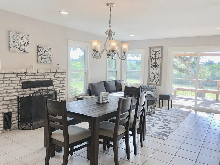 Den Merlowe Amazing Getaway! DRIPPING SPRINGS CLOSE TO EVERYTHING !! - Image 1