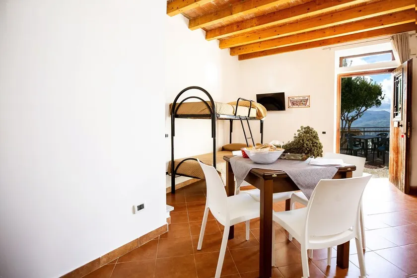 Ferienhaus \"Paese Albergo - Athena\" mit Meerblick, Balkon und WLAN - Image 1