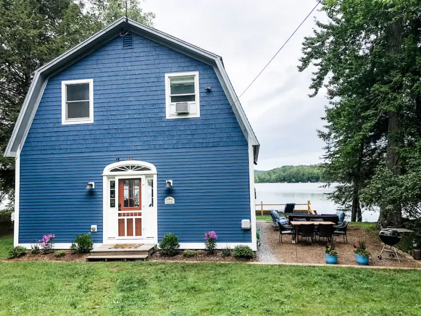 Family & Dog-Friendly Lakeside Retreat 15-min to Mount Sunapee - Image 1