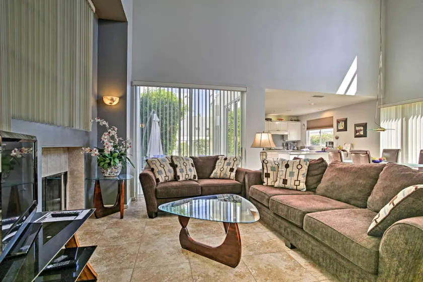 Elegant and spacious two-story suite near Palm Springs - Image 1