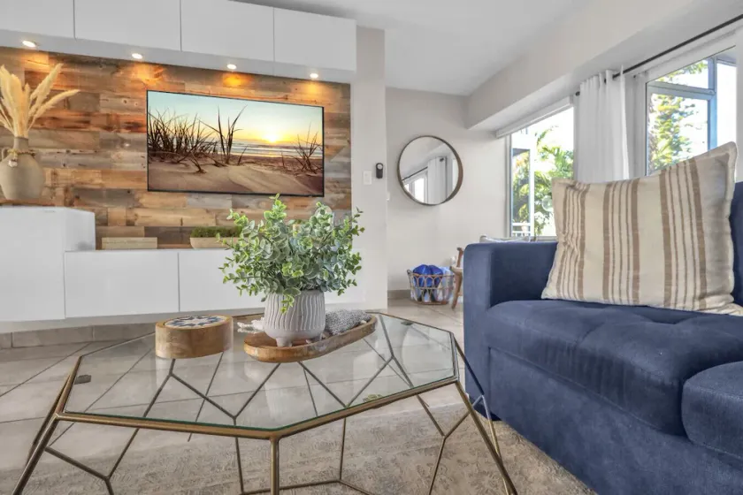 DISPONIBLE DÈS MAINTENANT!  VILLA DE 3 HISTOIRES, MARINA, PLAGE, LAGUNE, 2 PISCINES, TENNIS, KAYAKS ET VÉLOS - Image 1