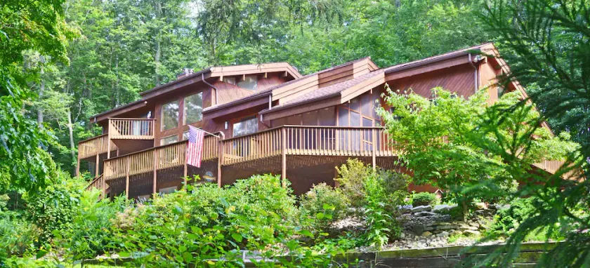Limestone Lodge a Luxury Retreat on Fishing Creek, Near Penn State & Bucknell - Image 1