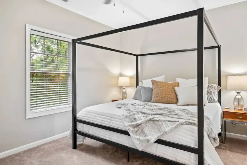 Coastal Modern Condo - Central Location! - Image 1