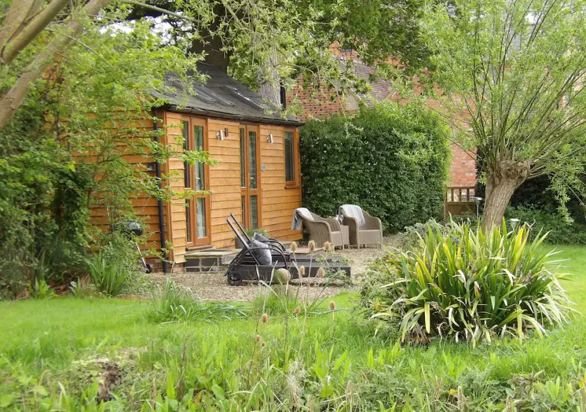 Idyllic North Cotswolds Cottage for Couples (and dogs!) - Image 1